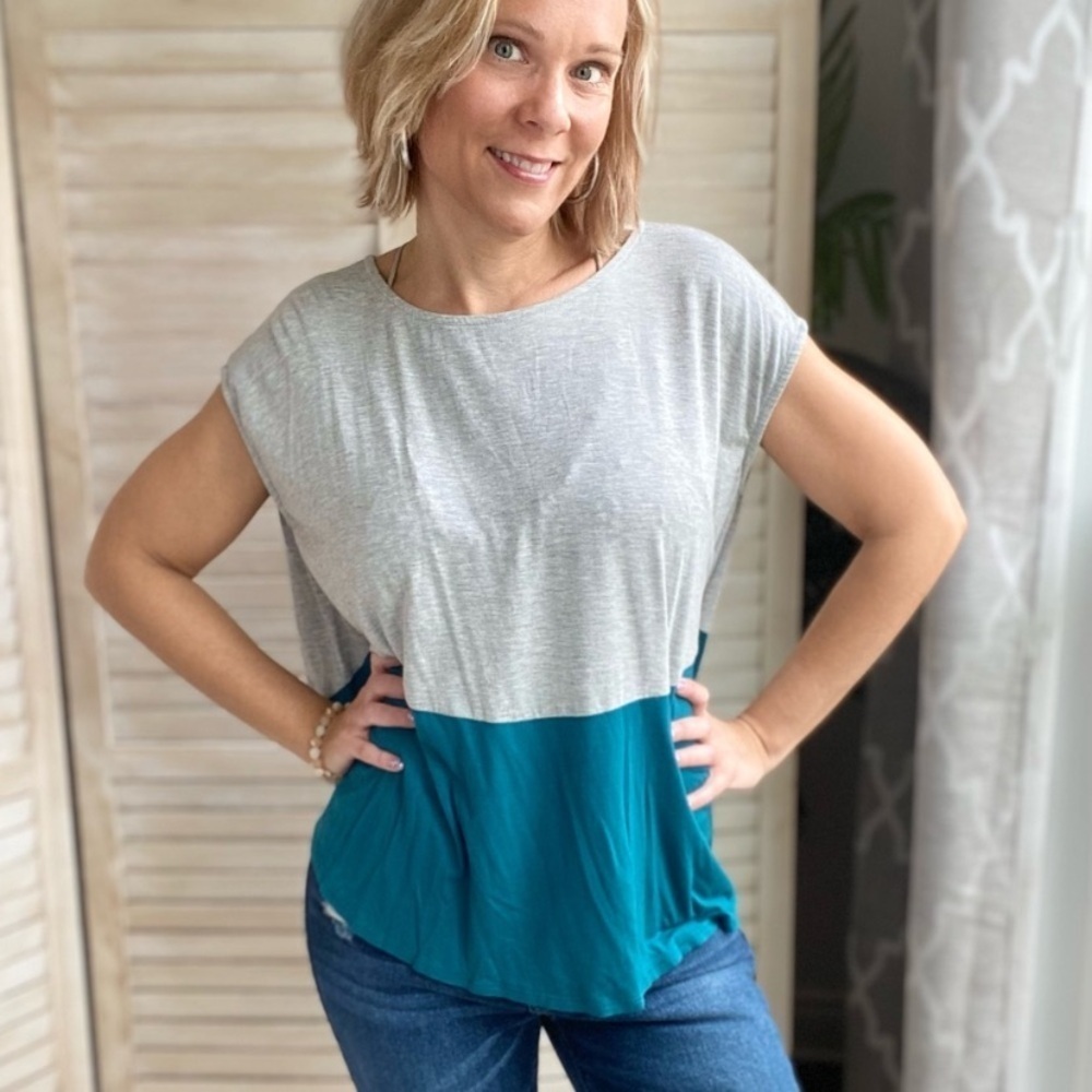 Colorblock Tie Back Top - Picture 3 of 5